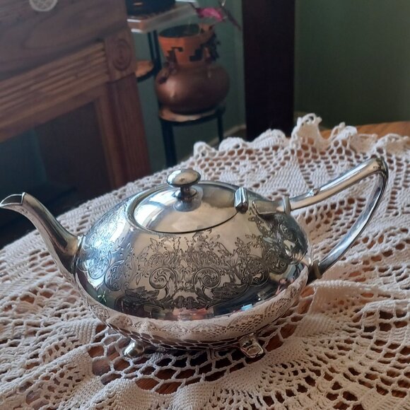 Wilcox MCM Silverplate Teapot - Picture 1 of 8
